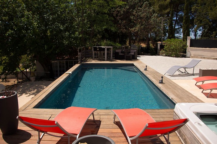 Bastide de la clare : 8 personnes proche mer 4 chambres, piscine, billard...