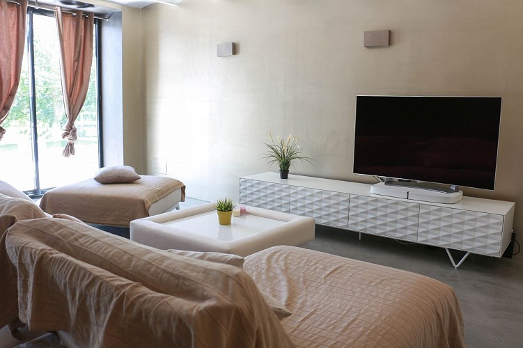 Bastide de la clare : 8 personnes proche mer 4 chambres, piscine, billard...