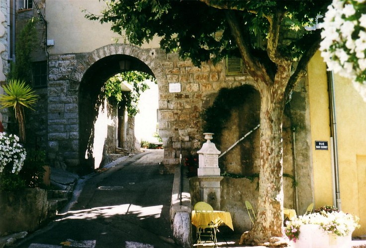 Porte de la Colle