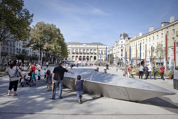 La fontaine de la place de l'Hôtel de Ville