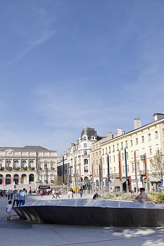 La fontaine de la place de l'Hôtel de Ville
