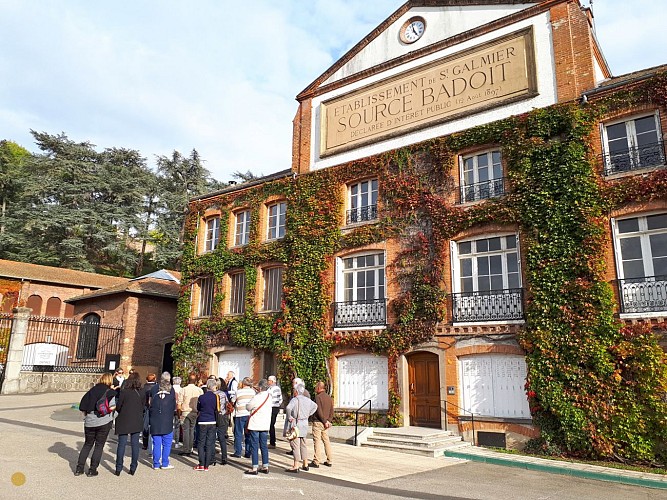 Guided tour of Badoit spring in Saint-Galmier
