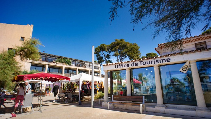 Marché Saint Cyr les Pieds dans l'eau