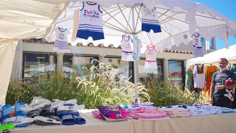 Marché Saint Cyr les Pieds dans l'eau