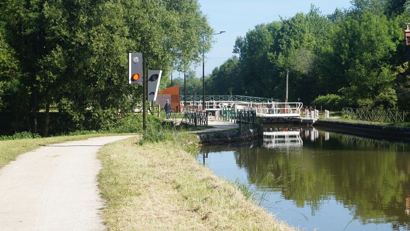 Nautical stopover in Neronville