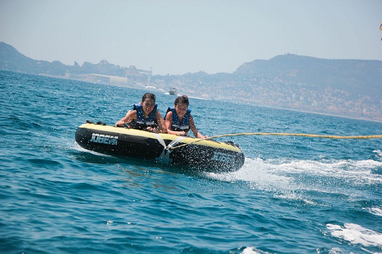 Towed buoy in the bay of Les Lecques - New Gliss