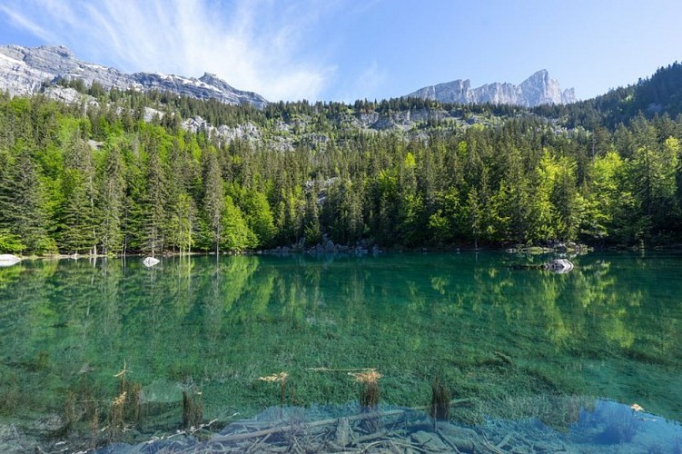 Les eaux turquoises du Lac Vert
