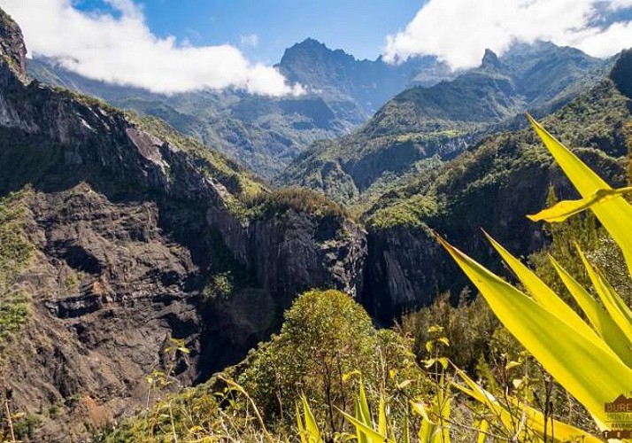 Randonnée guidée vers La Chapelle dans le cirque de Cilaos, à La Réunion