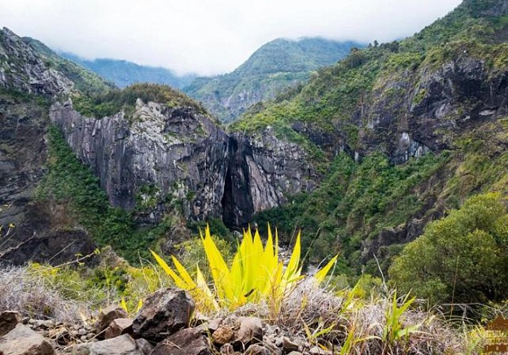 Randonnée guidée vers La Chapelle dans le cirque de Cilaos, à La Réunion