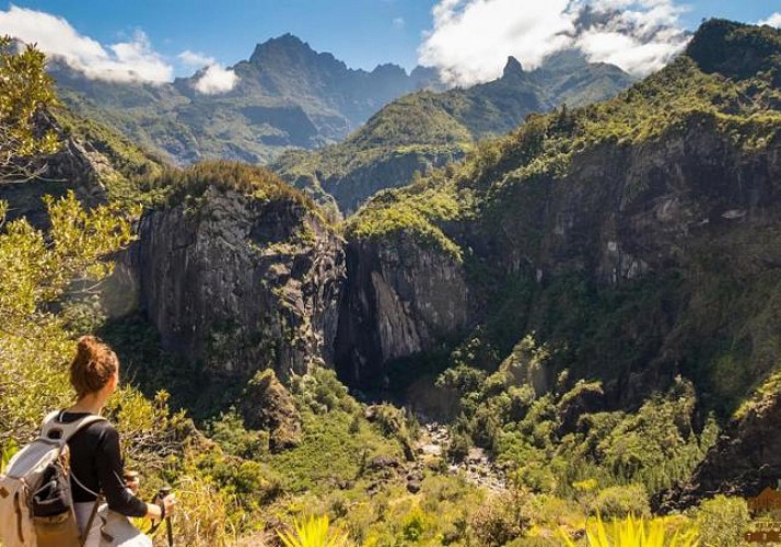 Randonnée guidée vers La Chapelle dans le cirque de Cilaos, à La Réunion