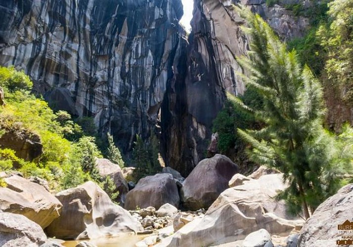 Randonnée guidée vers La Chapelle dans le cirque de Cilaos, à La Réunion