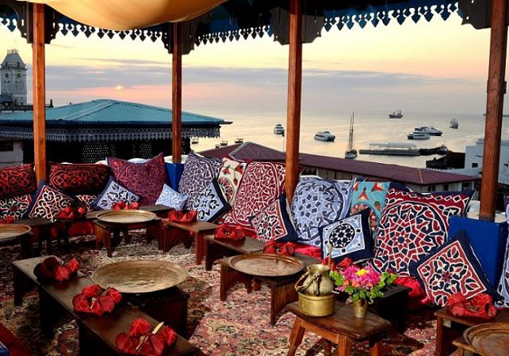 Visite guidée du marché nocturne de Stone Town & Dîner traditionnel - En français - Zanzibar