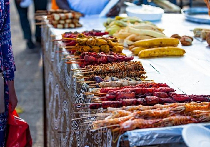 Visite guidée du marché nocturne de Stone Town & Dîner traditionnel - En français - Zanzibar