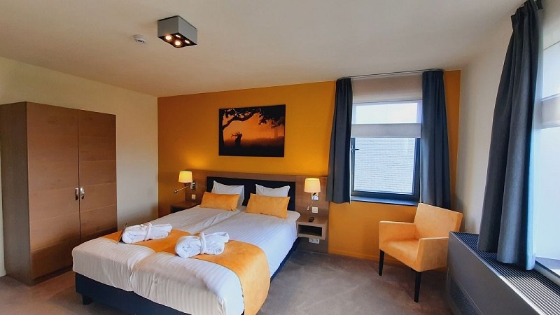 Chambre supérieure twin jaune 2