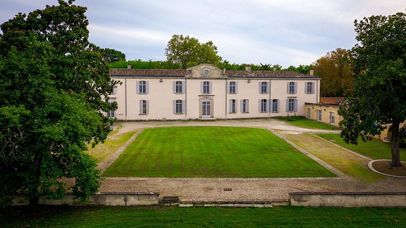 drone-chateau-cour-2