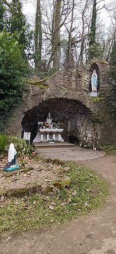 Reprodcution de la grotte de Lourdes