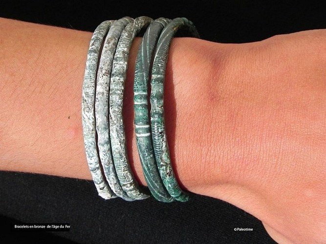 Bracelets en bronze de l'âge du Fer