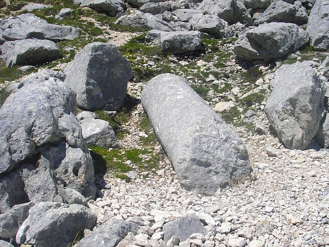 Fragment de pilier dans les carrières