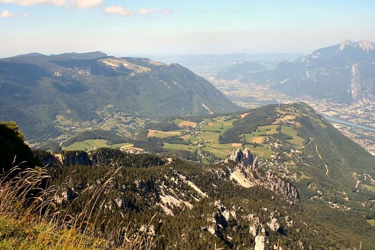 Les Trois Pucelles, Saint-Nizier et l'Isère vus du sommet
