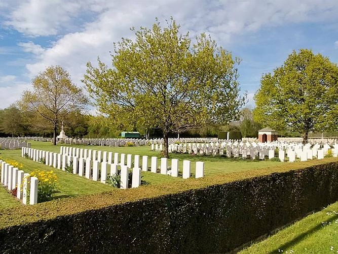 FRANCO-BRITISH MILITARY CEMETERY (1939-1945)