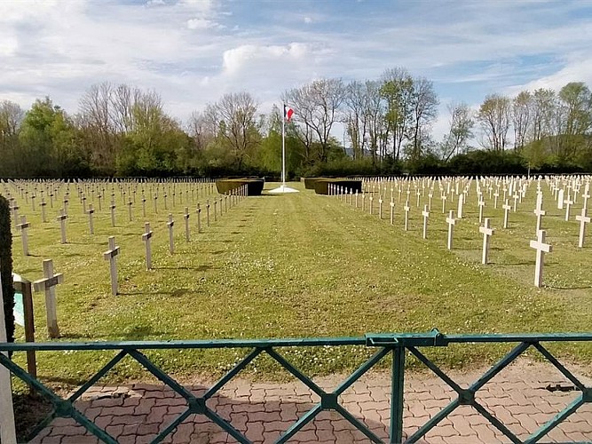 CIMETIÈRE MILITAIRE FRANCO-BRITANNIQUE (1939-1945)