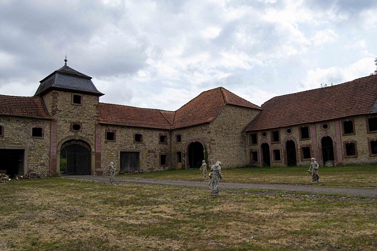 Le château de bourg esch - au château fleuri