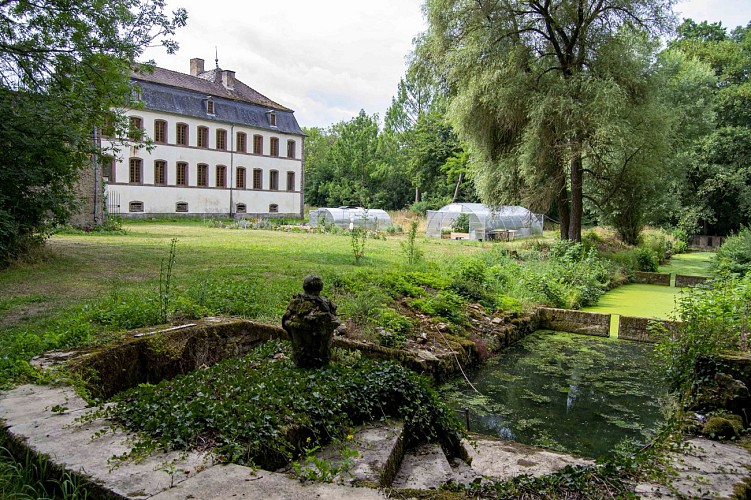 Le château de bourg esch - au château fleuri