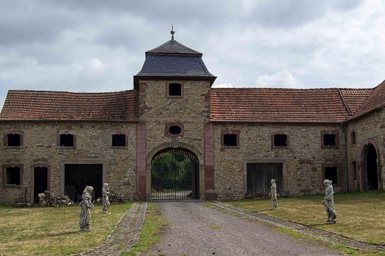 Le château de bourg esch - au château fleuri