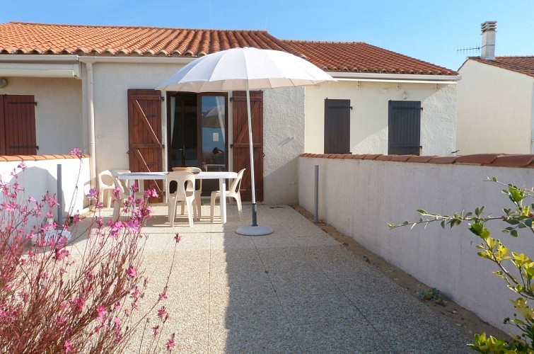 MAISONNETTE FACE À L'OCÉAN LA TRANCHE SUR MER