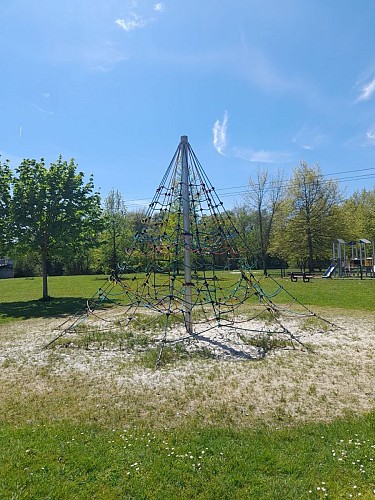 Chandos-Montpon-jeux-grimpe