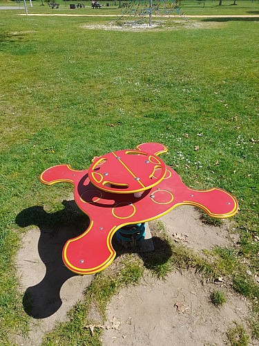 Chandos-Montpon-jeux-assis