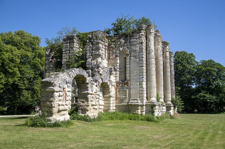 Ruins of the Château de Montceaux-les-Meaux