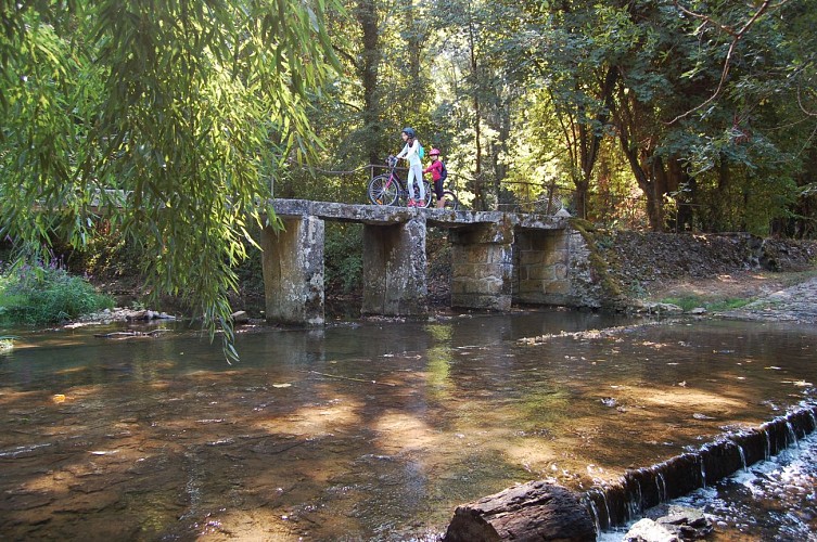 Gué et Pont du Moulin de Pouilly