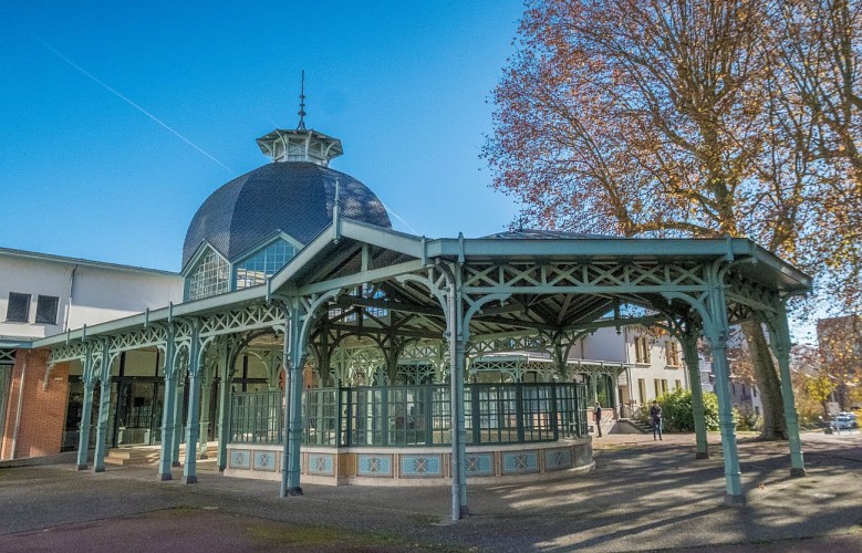 Pavillon de la source Lardy