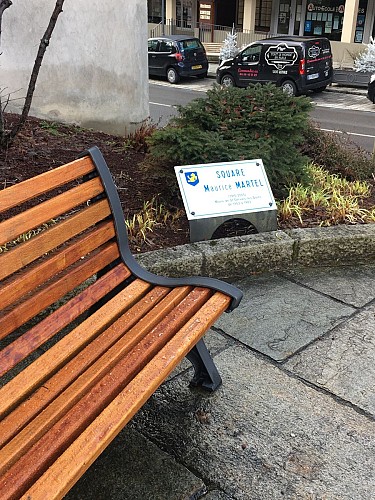 Croix square Maurice Martel