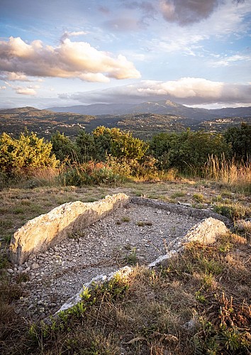 Dolmen du Ranc de Guilhaumet ( Tombeau du géant )