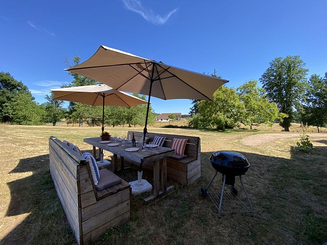 Bussolles castle great cottage