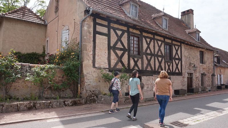 Village de Droiturier, site clunisien