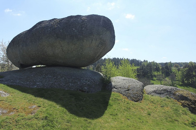 La Roche Branlante à Saint-Marc