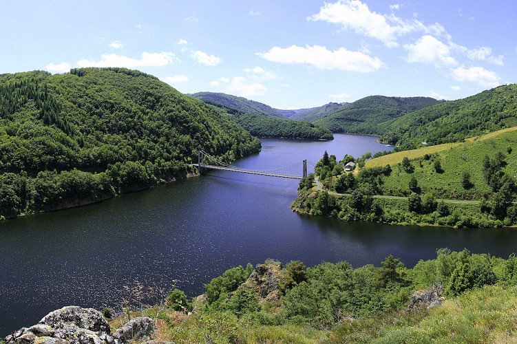 Schluchten der Truyère und See von Sarrans