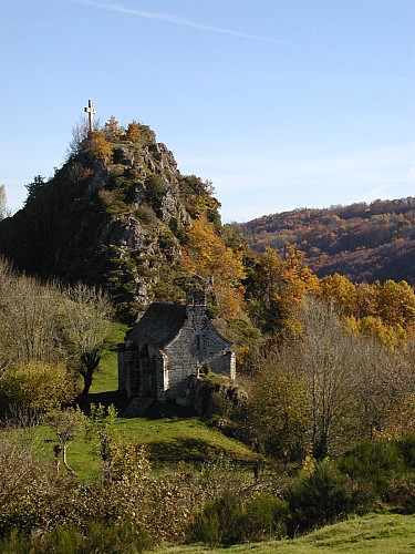 Schluchten der Truyère und See von Sarrans