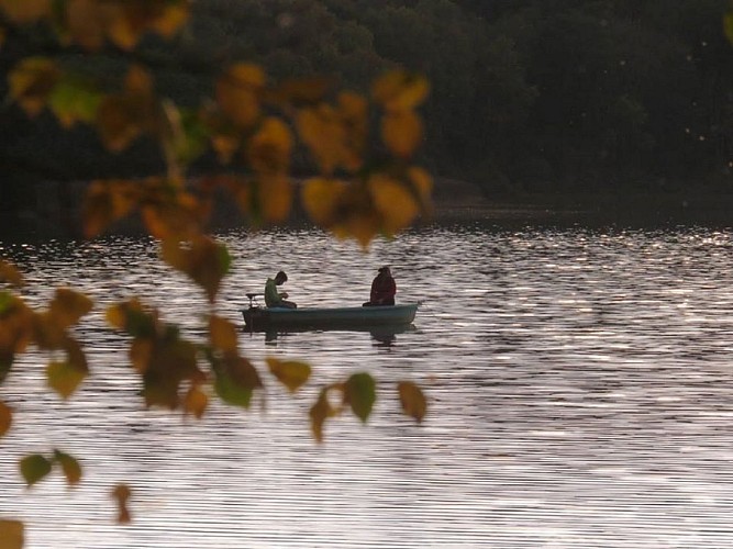 Pêche en barque - Étang de Chancelade