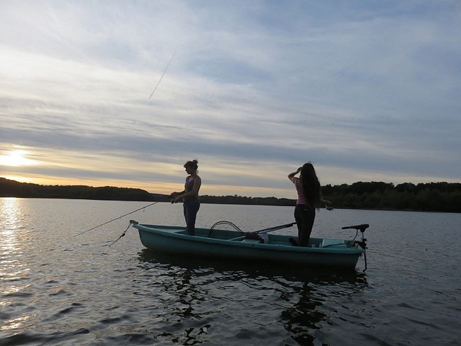Pêche en barque - Étang de Chancelade