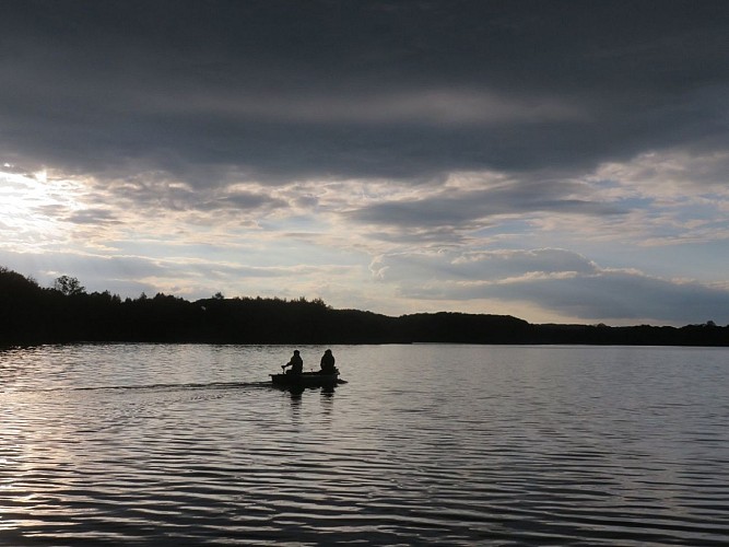 Pêche en barque - Étang de Chancelade