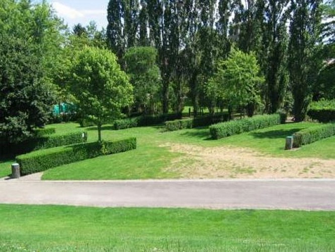 Aire d'accueil et de services - Deux-Chaises