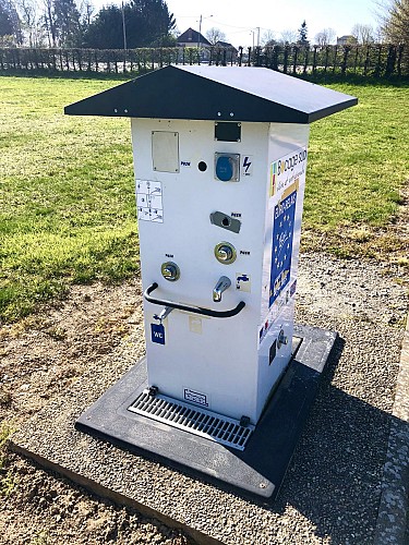 Aire d'accueil et de services - Deux-Chaises