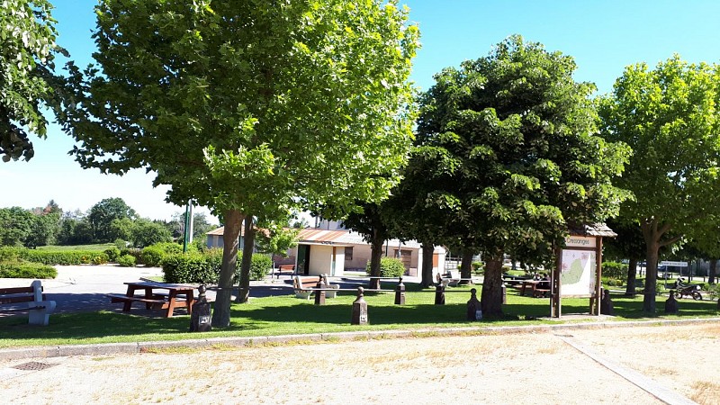 Aire d'accueil et de services - Cressanges