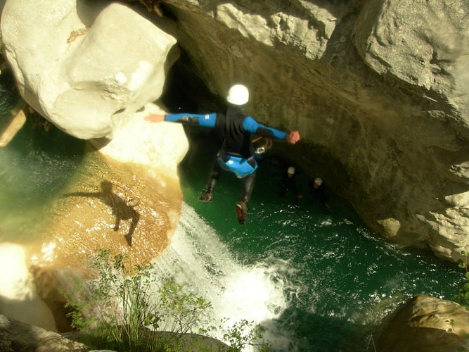Escale verticale - Canyoning / Via ferrata / Escalade