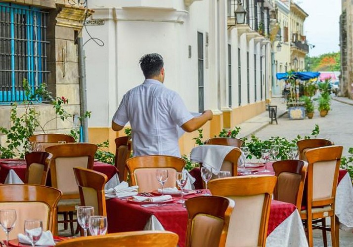 Tour guidé privé des restaurants et bars à cocktail de La Havane, à vélo électrique - 4h