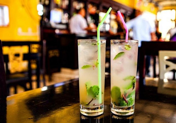 Tour guidé privé des restaurants et bars à cocktail de La Havane, à vélo électrique - 4h